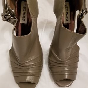 Steve Madden Gray heels